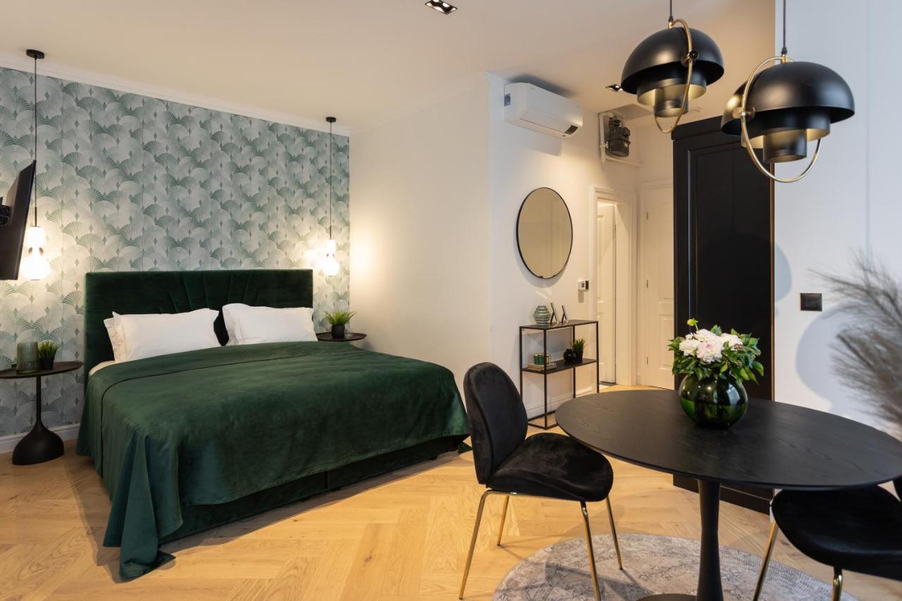 Pierrot & Pierrette Mesnicka Apartment